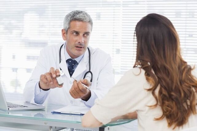 il medico raccomanda una cura per il papillomavirus